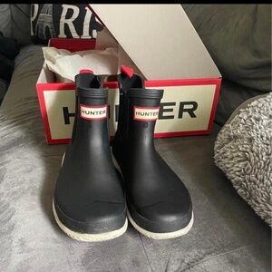 Hunter Chelsea Calendar sole boots.